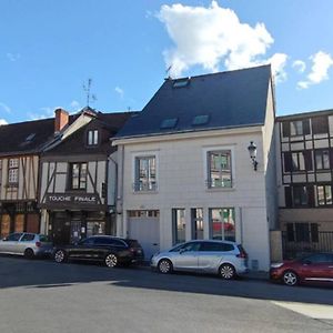 Appartement T2 Centre-Ville Entierement Renove
